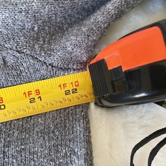 1.State Gray & White Bell Sleeve Crew Neck Sweater Size Medium - Picture 11 of 13